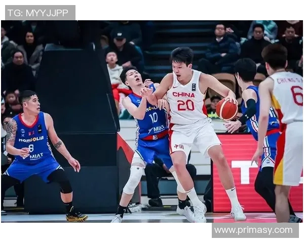 郭士强赛后与林葳握手庆祝季后赛首秀37分11助的辉煌表现